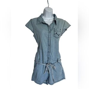 Luxirie by LRG Women’s Light Denim Romper w/ Belt. Size: Large. Good Condition.